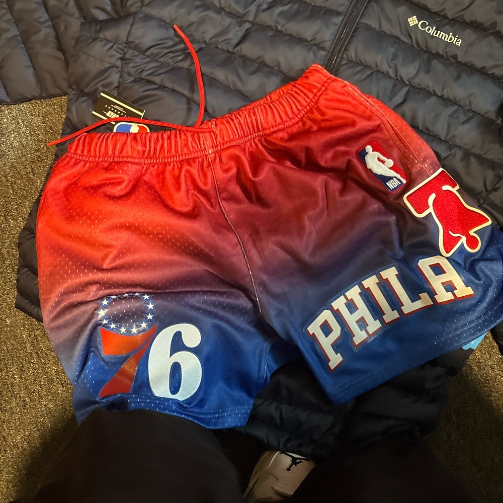 Philadelphia 76ers men medium Shorts - Red and Blue